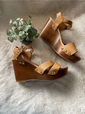 Fun DLG wedge sandals for summer!